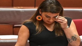 Avustralyalı senatör, parlamentoda cinsel saldırıya uğradığını gözyaşları içinde anlattı
