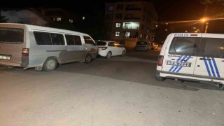 Ayakkabı çekeceğini silah yapıp birbirlerine saldırdılar