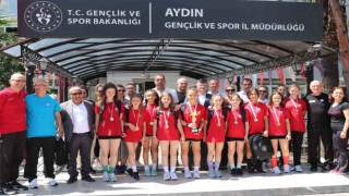 Aydın Gençlik ve Spor İl Müdürü Fillikçioğlu şampiyon öğrencileri ağırladı