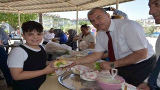 Aydında öğrencilerin balık ekmek keyfi