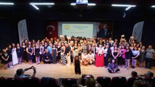 Ayvalık Belediye Tiyatrosuna iki ödül daha geldi