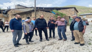 Aziziye Kaymakamı ve Belediye Başkanı depremin merkez üssüne gitti