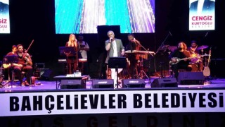 Bahçelievlerde Babalar Günü nedeniyle Cengiz Kurtoğlu rüzgarı esti