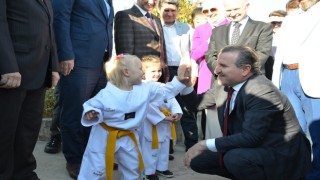 Bakan Bak öğrencileri GSB Spor Okullarına davet etti