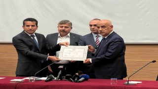 Bakan Kirişci mazbatasını aldı
