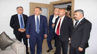 Bakan Özhaseki, örnek daireyi ve inşaatları inceledi