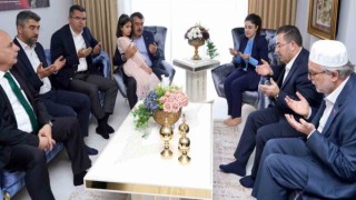 Bakan Tekin, Erzurumda şehit ailesine bayram ziyaretinde bulundu