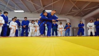 Balkan 2incisi Kepezli Elif