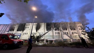 Başakşehirde 6 katlı iş hanında yangın: Mahsur kalan 8 kişi kurtarıldı