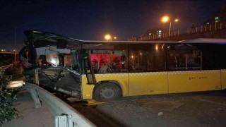 Başakşehirde İETT otobüsü 7 metre yükseklikten alt yola düştü: 1 yaralı