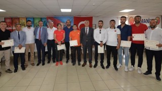 Başarılı sporculara ödül verildi