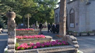 Başkan Büyükkılıç, bayram namazı sonrası vatandaşla buluştu
