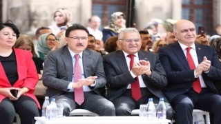 Başkan Büyükkılıç ve Vali Çiçek, Kayseri Lisesi Mezuniyet Töreninde öğrencilerle buluştu