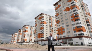 Başkan Çolakbayrakdar; “Dönüşümle sosyal odaklı örnek bir mahalle inşa ediyoruz”