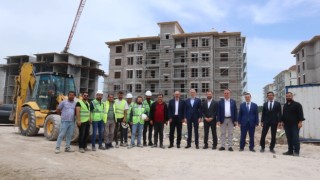 Başkan Önsay ve Kütahya milletvekilleri kentsel dönüşüm konutlarını inceledi