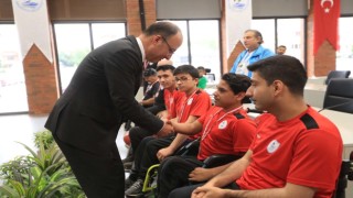 Başkan Örki şampiyonları ağırladı