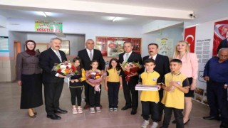 Başkan Palancıoğlu, minik öğrencilerin karnelerini verdi