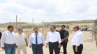 Başkan Şerifoğulları, kurban satış ve kesim alanında incelemelerde bulundu