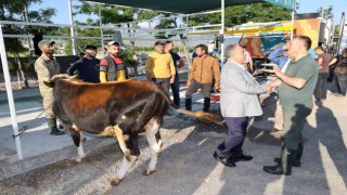 Başkan Yalçın, vatandaşın bayram sevincine ortak oldu