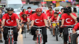 Başkan Yücelden öğrencilere karne hediyesi