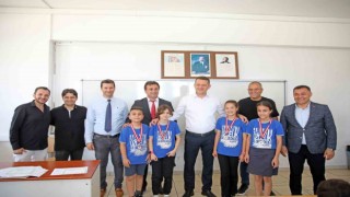 Başkan Yücelden öğrencilere karne sürprizi