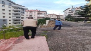 Başkentte sağanak nedeniyle yeni onarılan yol çöktü