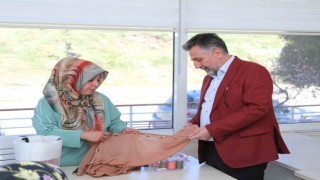 Bayraklılı kadınlardan el emeği sergisi