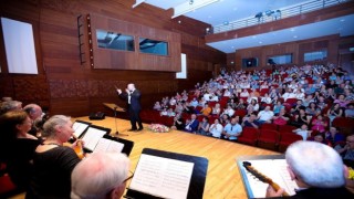 Bayraklının Mandolin Orkestrasına yoğun ilgi