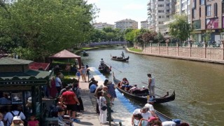 Bayram tatilini fırsat bilen turistler Eskişehire akın etti