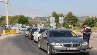 Bayramda nüfusun ikiye katlanması beklenen Antalyaya tatilci akını