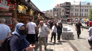 Bayramlık çikolata ve şeker almak isteyenlerin tercihi Eminönü oldu