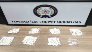 Bekçilerin yakaladığı şahsın üzerinde 700 adet uyuşturucu hap bulundu