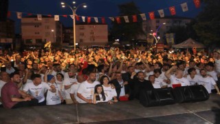 Belediye Derincespor, şampiyonluğu kent merkezinde kutladı