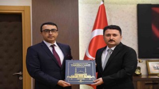 BİK Şube Müdürü Parlaktan anlamlı hediye