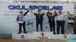 Bozüyüklü öğrenci taekwondo müsabakasında Türkiye şampiyonu oldu