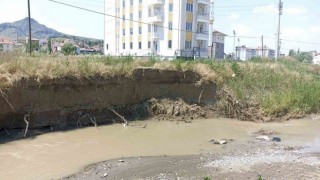 Budaközü çayında heyelan tehlikesi