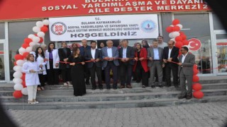 Bulanıkta depremzedeler yararına yılsonu sergisi