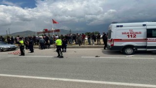 Burdurda otomobil ile çarpışan elektrikli bisiklet sürücüsü hayatını kaybetti, 3 kişi yaralandı