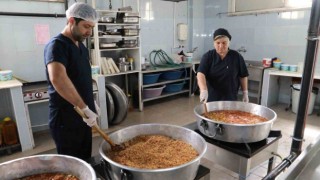 Burhaniyede kurban bağışları ihtiyaçlılara ulaşıyor