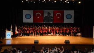 Bursa Uludağ Üniversitesinde mezuniyet heyecanı sürüyor