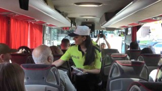 Bursada bayram tatiline çıkan yolcuları İl Jandarma Komutanı ve İl Emniyet Müdürü uğurladı