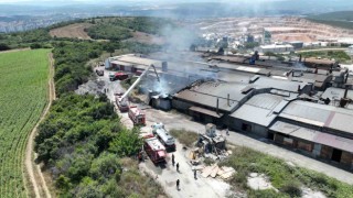 Bursada boya fabrikasında yangın: 2 yaralı