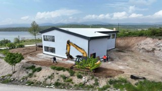 Büyükorhana göl manzaralı sosyal tesis