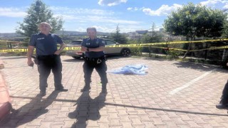 Cam silerken düşen kadın hayatını kaybetti