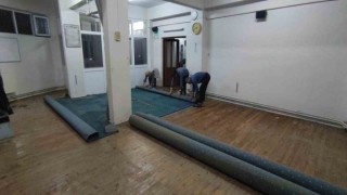 Cami sel suları altında kaldı, evlerde hasar oluştu