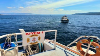 Çanakkale Boğazıda sürüklenen tekne kurtarıldı