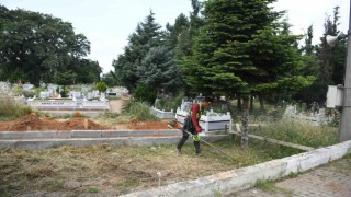 Çayırovada mezarlıklar bayrama hazır