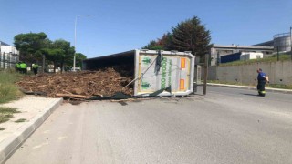 Çerkezköyde tır devrildi: 1 yaralı
