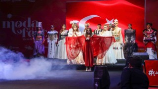 Çiçek gibi festival ModaFest Finali renkli görüntülerle sona erdi