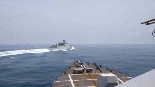 Çin savaş gemisinden Tayvan Boğazında ABD gemisine yakın temas